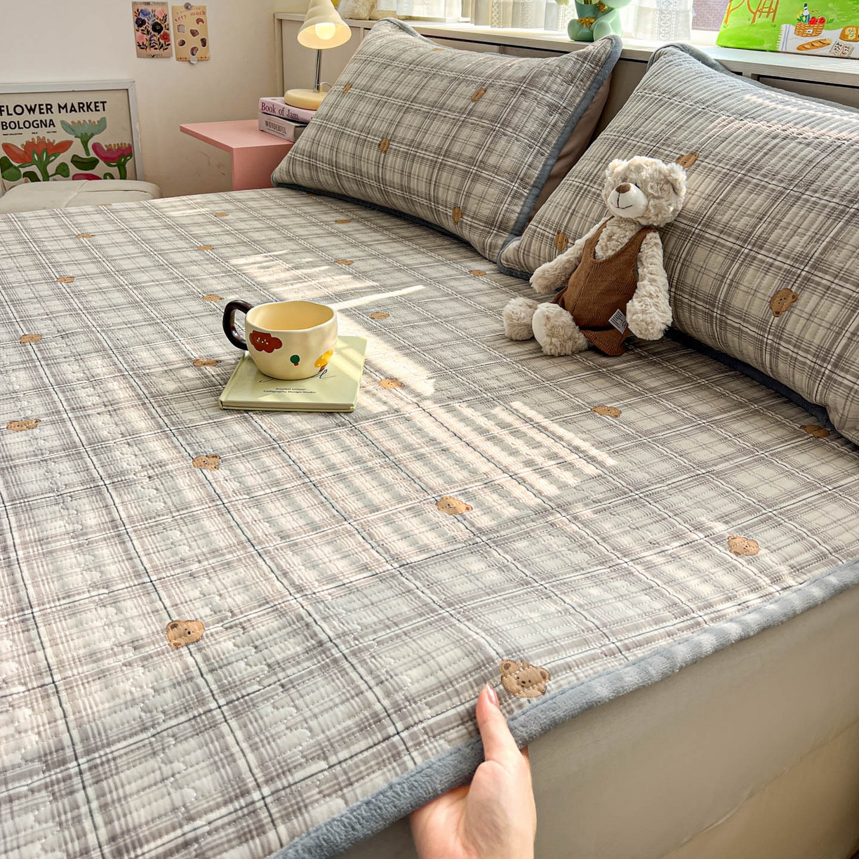 91家纺网 家纺一手货源 找家纺 恒尚居 2026新款纯棉牛奶绒双拼床垫双面两用床褥垫夹棉床盖床褥垫-冬款四季通用-系列二 米熊格【A纯棉-B牛奶绒】