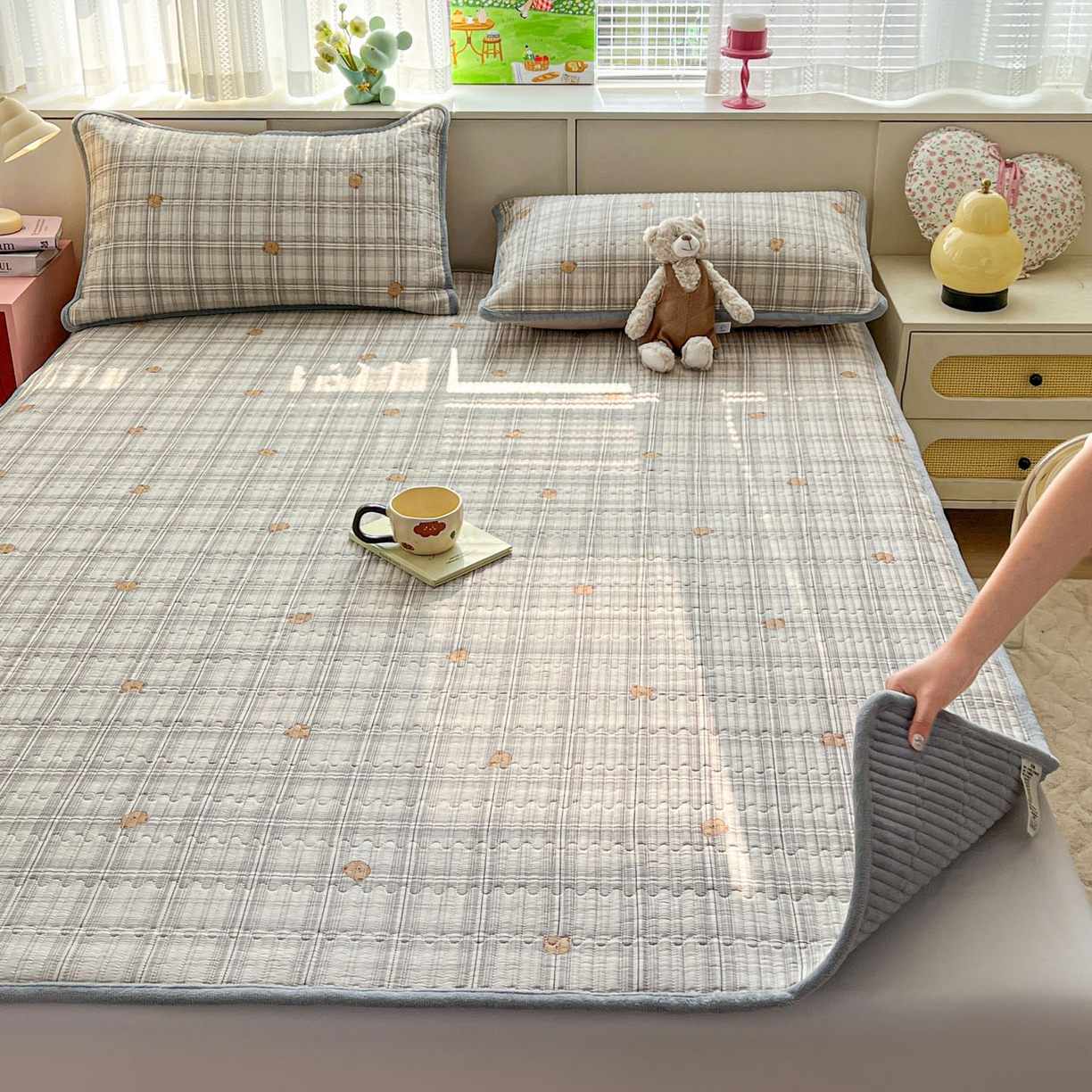 91家纺网 家纺一手货源 找家纺 恒尚居 2026新款纯棉牛奶绒双拼床垫双面两用床褥垫夹棉床盖床褥垫-冬款四季通用-系列二 米熊格【A纯棉-B牛奶绒】