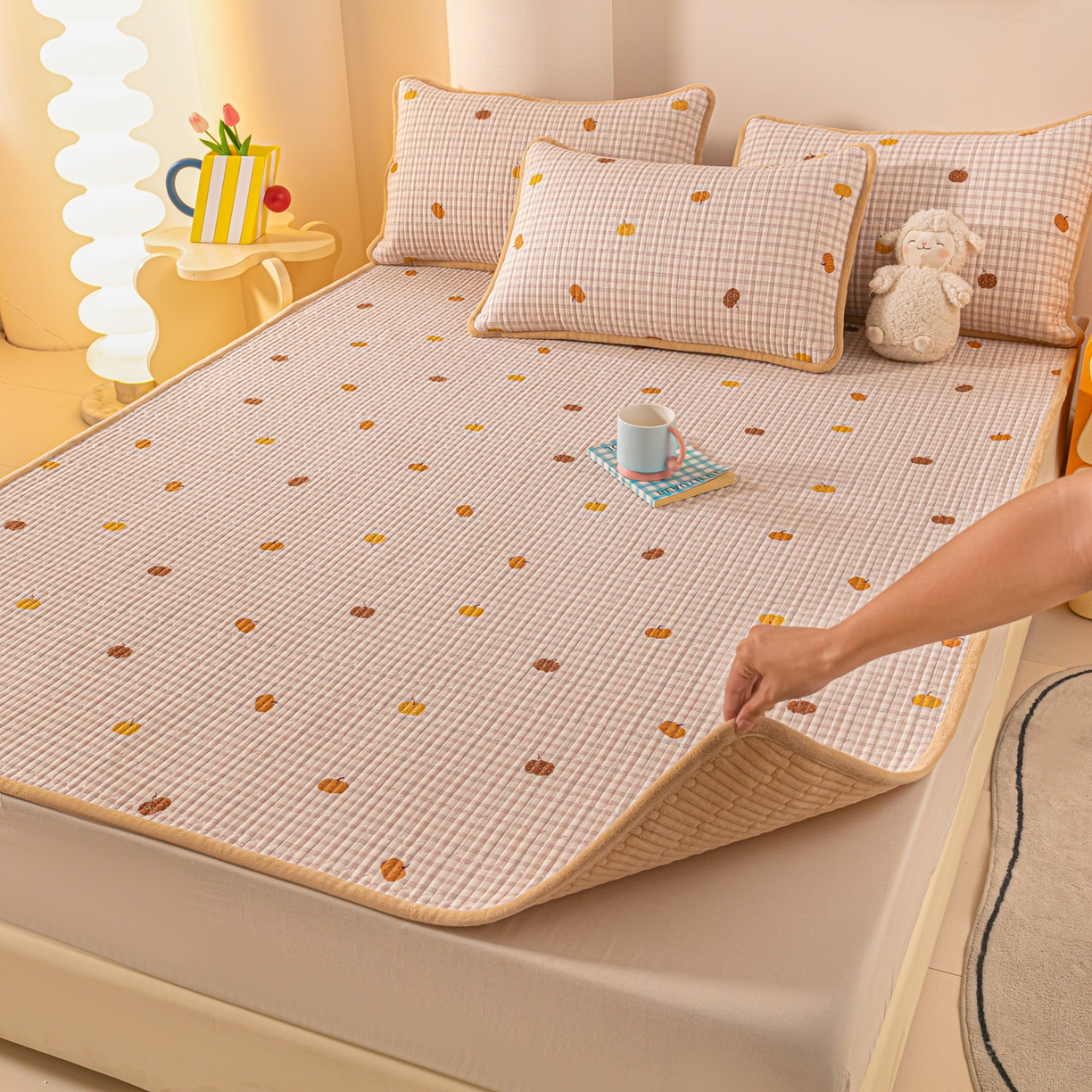 91家纺网 家纺一手货源 找家纺 恒尚居 2026新款纯棉牛奶绒双拼床垫双面两用床褥垫夹棉床盖床褥垫-冬款四季通用-系列二 南瓜奇趣【A纯棉-B牛奶绒】