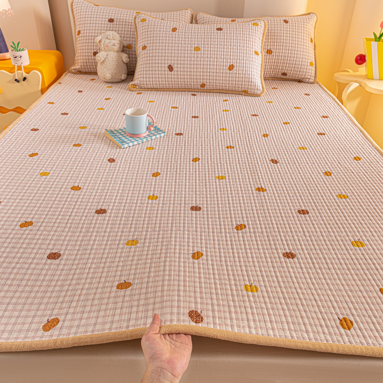 91家纺网 家纺一手货源 找家纺 恒尚居 2026新款纯棉牛奶绒双拼床垫双面两用床褥垫夹棉床盖床褥垫-冬款四季通用-系列二 南瓜奇趣【A纯棉-B牛奶绒】