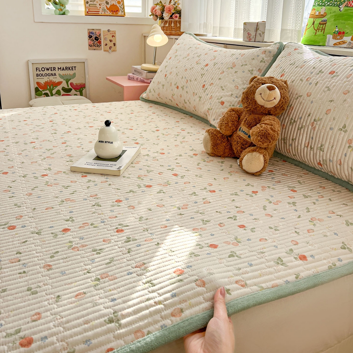 91家纺网 家纺一手货源 找家纺 恒尚居 2026新款纯棉牛奶绒双拼床垫双面两用床褥垫夹棉床盖床褥垫-冬款四季通用-系列二 清新草莓【A纯棉-B牛奶绒】