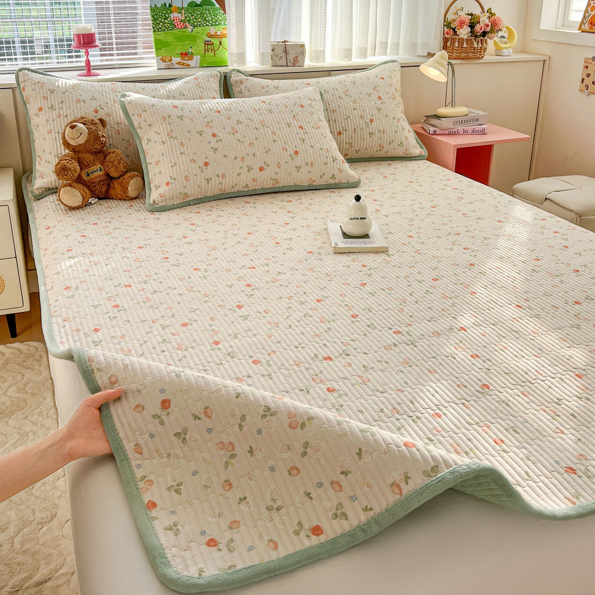 91家纺网 家纺一手货源 找家纺 恒尚居 2026新款纯棉牛奶绒双拼床垫双面两用床褥垫夹棉床盖床褥垫-冬款四季通用-系列二 清新草莓【A纯棉-B牛奶绒】