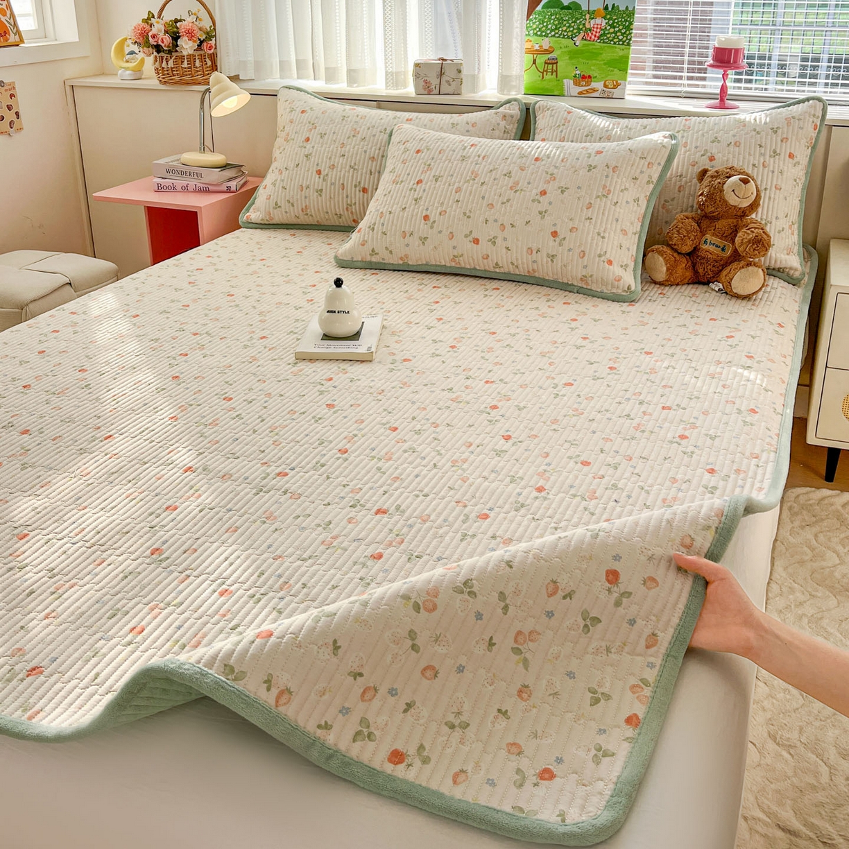 91家纺网 家纺一手货源 找家纺 恒尚居 2026新款纯棉牛奶绒双拼床垫双面两用床褥垫夹棉床盖床褥垫-冬款四季通用-系列二 清新草莓【A纯棉-B牛奶绒】