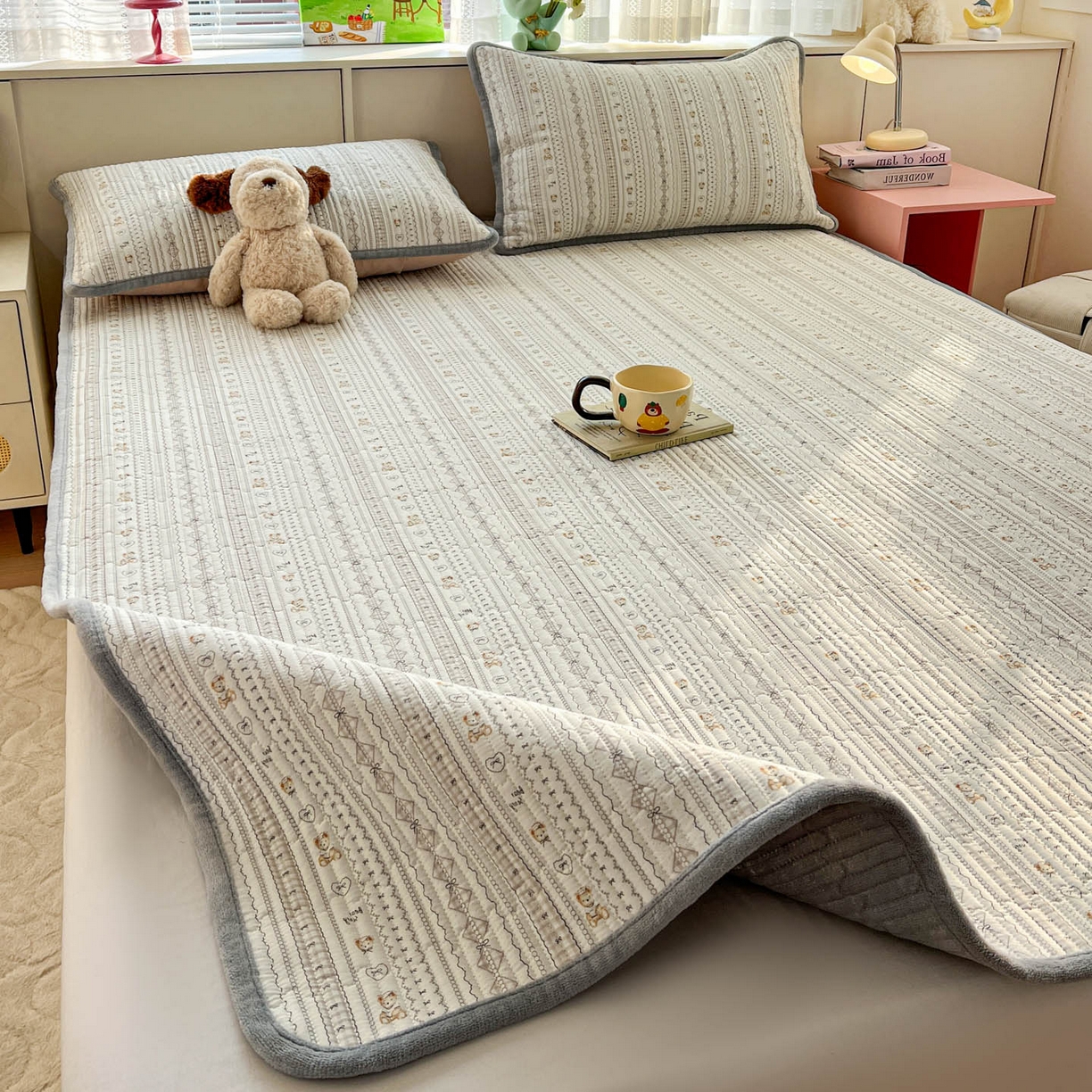 91家纺网 家纺一手货源 找家纺 恒尚居 2026新款纯棉牛奶绒双拼床垫双面两用床褥垫夹棉床盖床褥垫-冬款四季通用-系列二 甜茶学院【A纯棉-B牛奶绒】