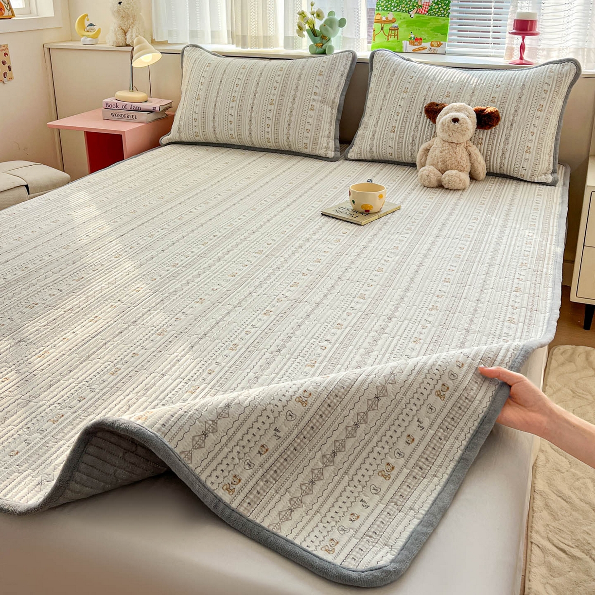 91家纺网 家纺一手货源 找家纺 恒尚居 2026新款纯棉牛奶绒双拼床垫双面两用床褥垫夹棉床盖床褥垫-冬款四季通用-系列二 甜茶学院【A纯棉-B牛奶绒】