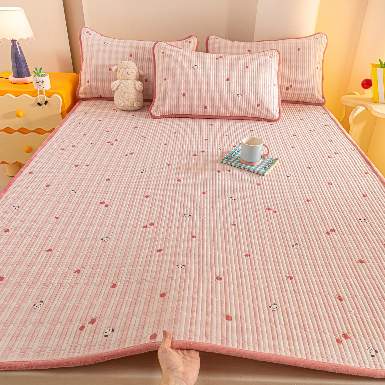 91家纺网 家纺一手货源 找家纺 恒尚居 2026新款纯棉牛奶绒双拼床垫双面两用床褥垫夹棉床盖床褥垫-冬款四季通用-系列二 小欢喜【A纯棉-B牛奶绒】