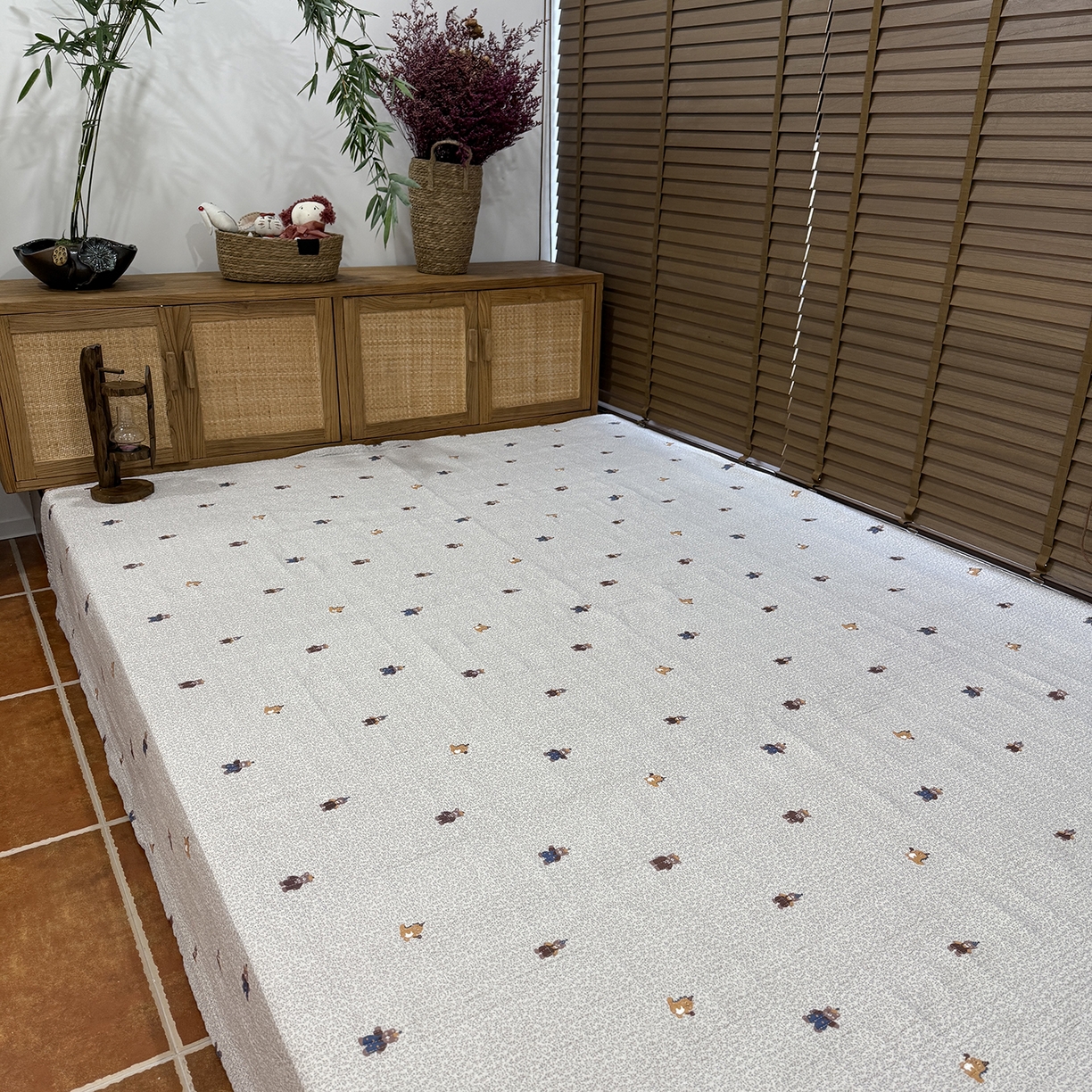 91家纺网 家纺一手货源 找家纺 床盖工厂店 2026新款全棉双层纱棉花单件炕盖 小熊舞曲-咖