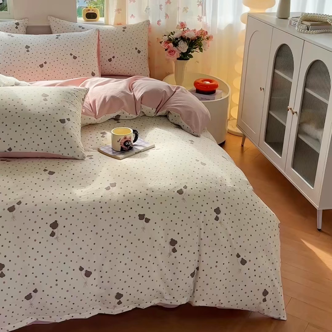 91家纺网 家纺一手货源 找家纺 斯卡诺家纺 2026新款春夏古法水洗仿棉云感纱四件套小布袋五件套 点点气球