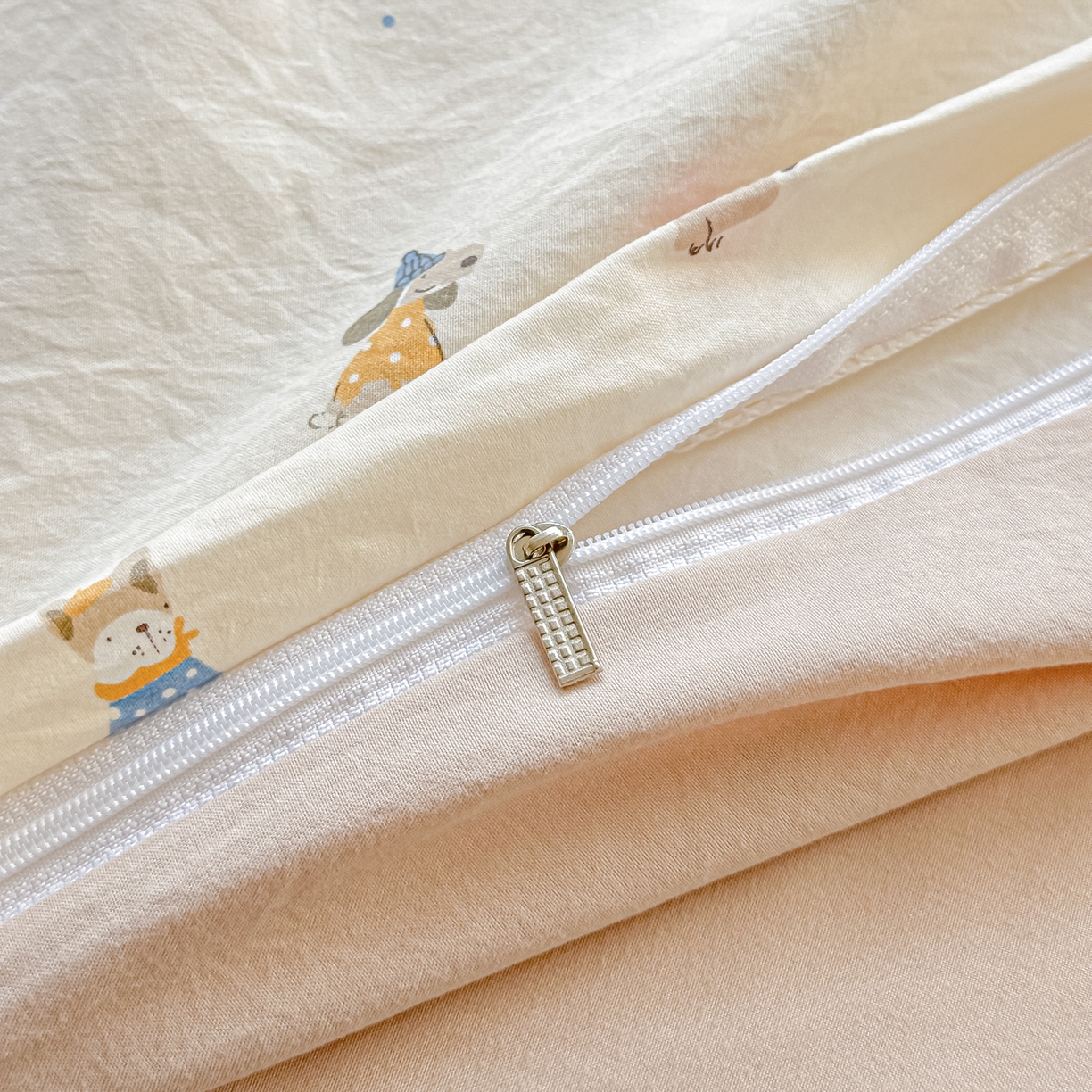 91家纺网 家纺一手货源 找家纺 斯卡诺家纺 2026新款春夏古法水洗仿棉云感纱四件套小布袋五件套 狗狗家族