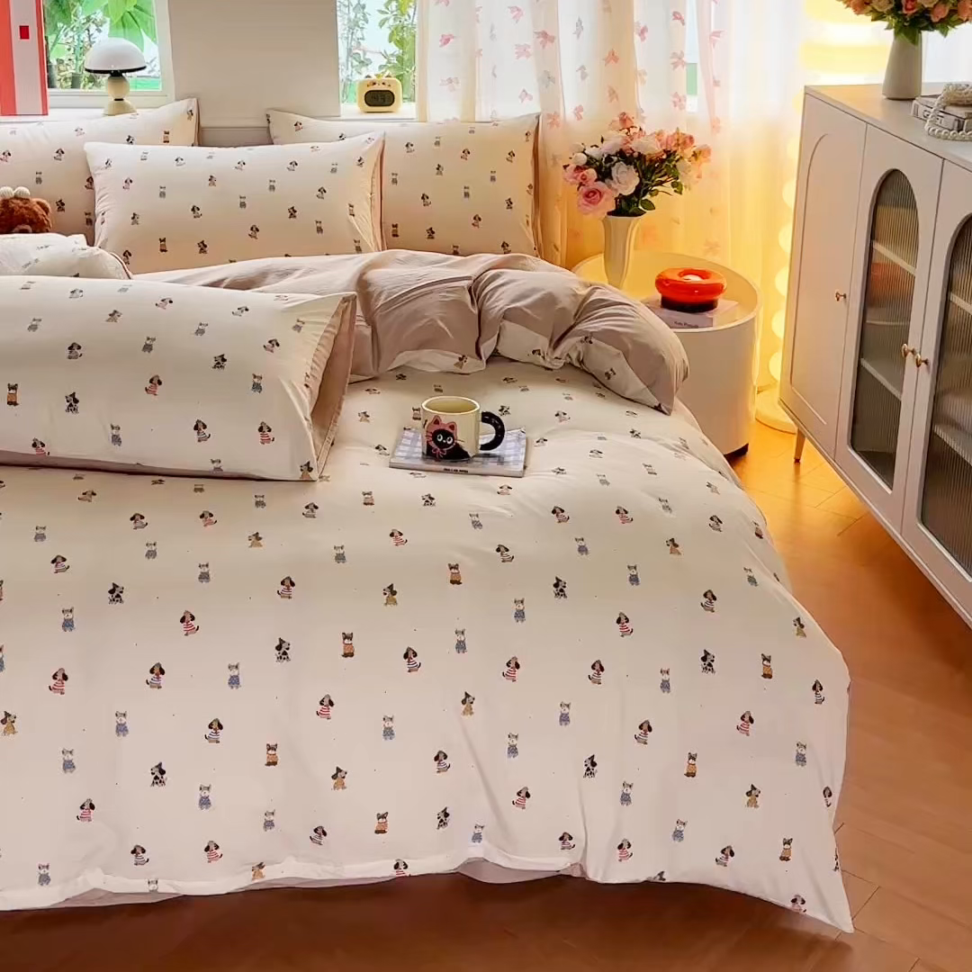 91家纺网 家纺一手货源 找家纺 斯卡诺家纺 2026新款春夏古法水洗仿棉云感纱四件套小布袋五件套 狗狗家族