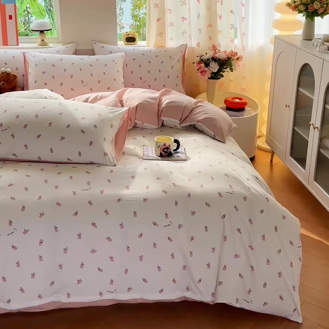 91家纺网 家纺一手货源 找家纺 斯卡诺家纺 2026新款春夏古法水洗仿棉云感纱四件套小布袋五件套 俏皮狗