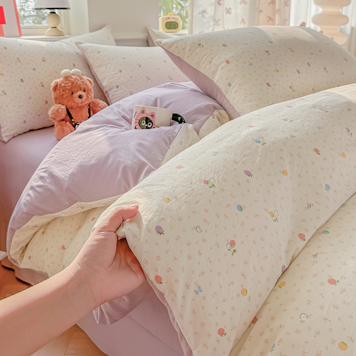 91家纺网 家纺一手货源 找家纺 斯卡诺家纺 2026新款春夏古法水洗仿棉云感纱四件套小布袋五件套 甜心草莓