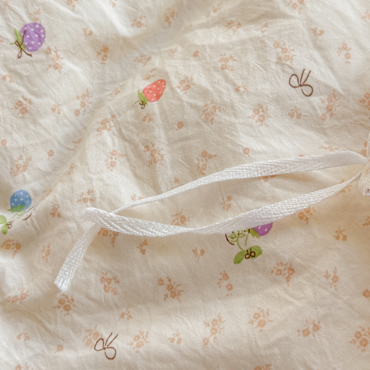 91家纺网 家纺一手货源 找家纺 斯卡诺家纺 2026新款春夏古法水洗仿棉云感纱四件套小布袋五件套 甜心草莓