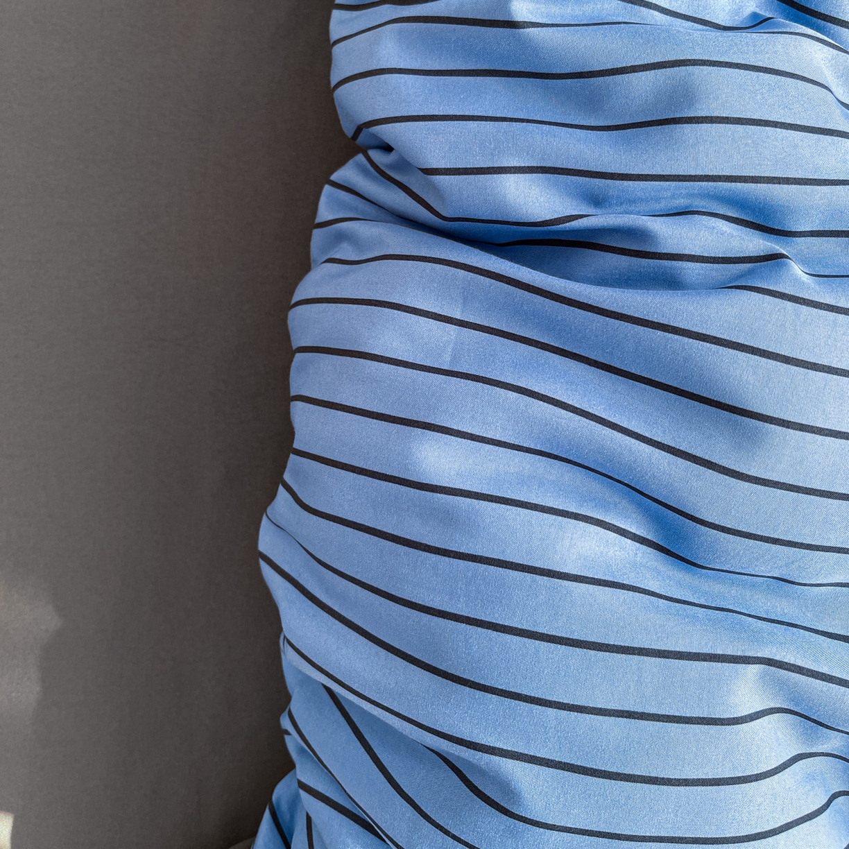 91家纺网 家纺一手货源 找家纺  赫然 2026新款水洗双层纱单品被套 宝蓝黑条