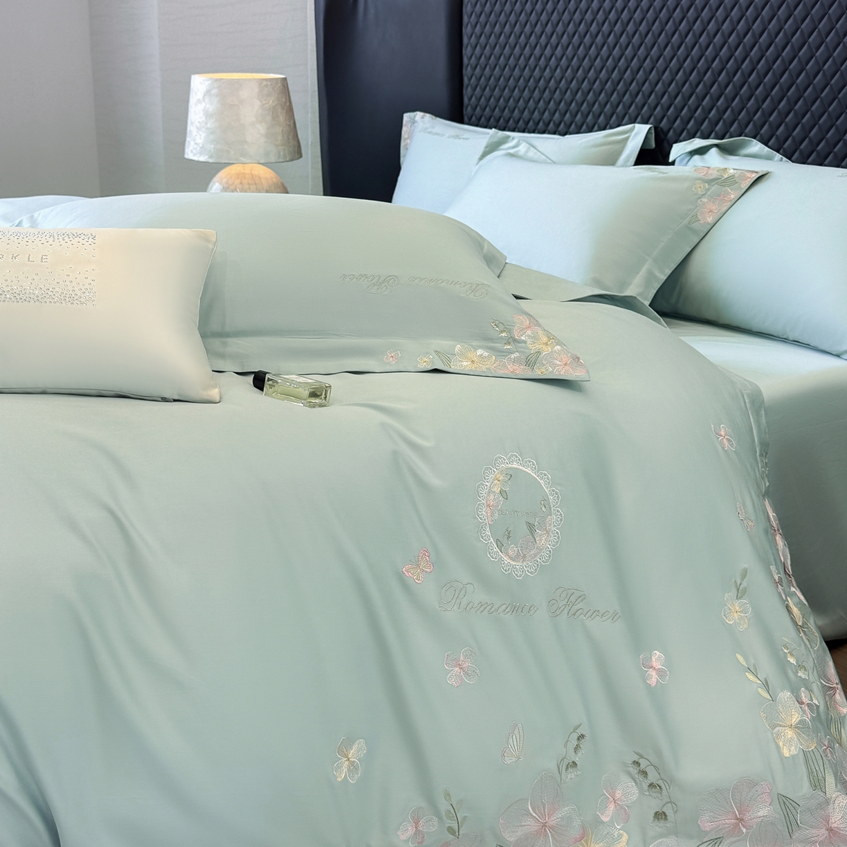 91家纺网 家纺一手货源 找家纺 家居1号家纺 2026新款长绒棉纯棉刺绣四件套-蝴蝶兰系列 蝴蝶兰-繁星兰