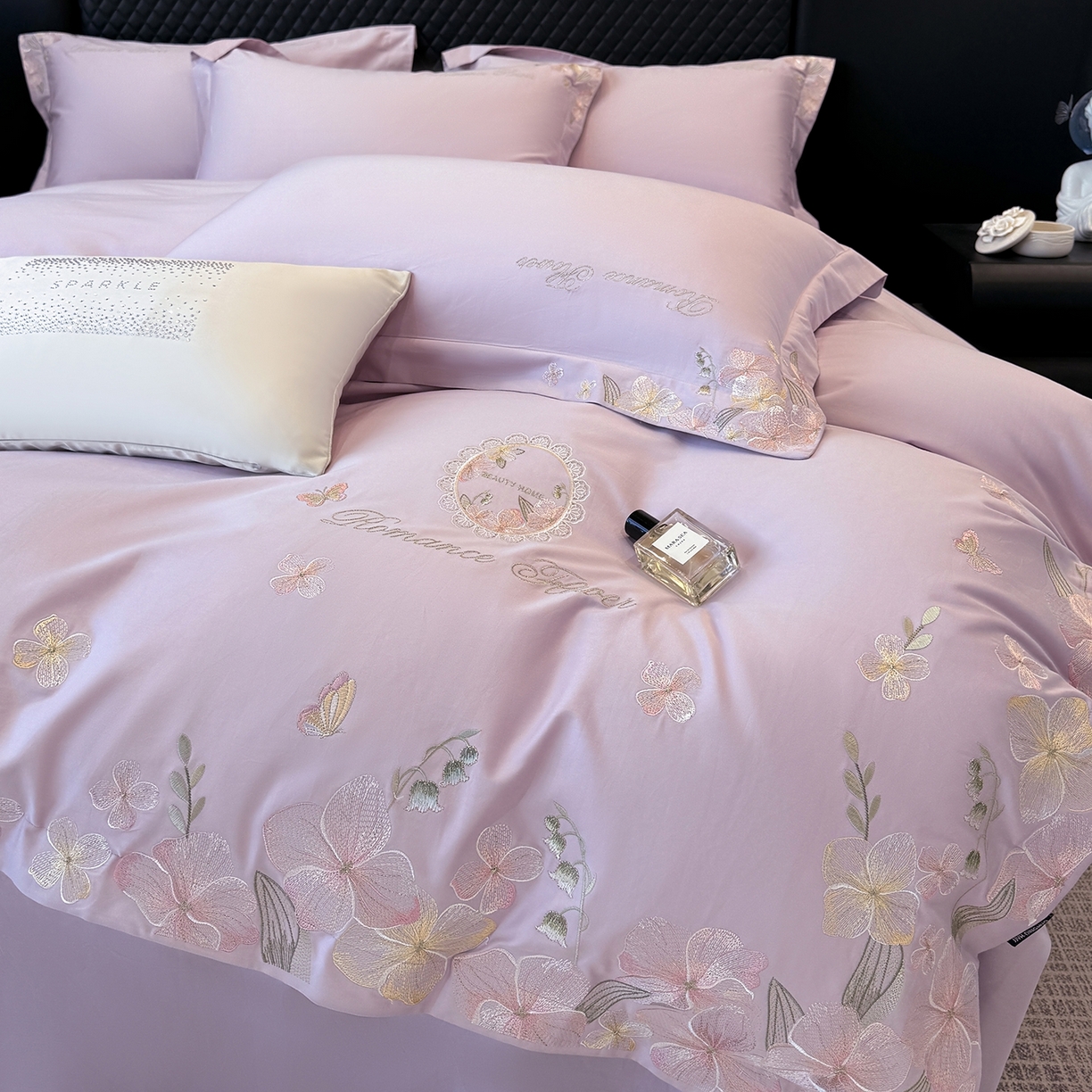 91家纺网 家纺一手货源 找家纺 家居1号家纺 2026新款长绒棉纯棉刺绣四件套-蝴蝶兰系列 蝴蝶兰-香芋紫