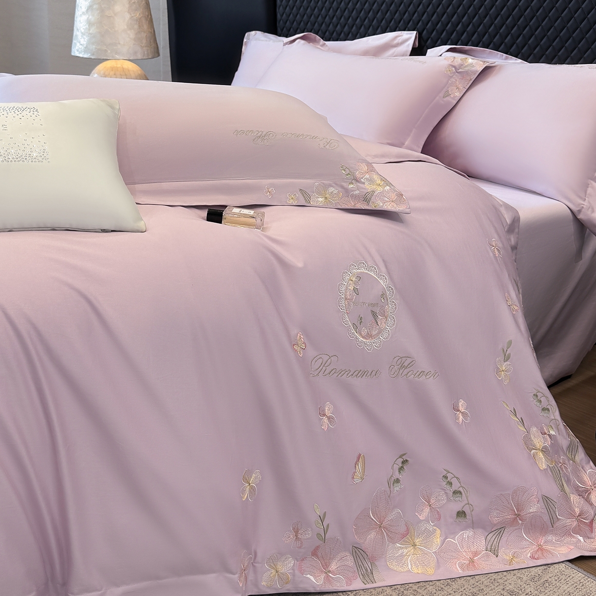 91家纺网 家纺一手货源 找家纺 家居1号家纺 2026新款长绒棉纯棉刺绣四件套-蝴蝶兰系列 蝴蝶兰-香芋紫