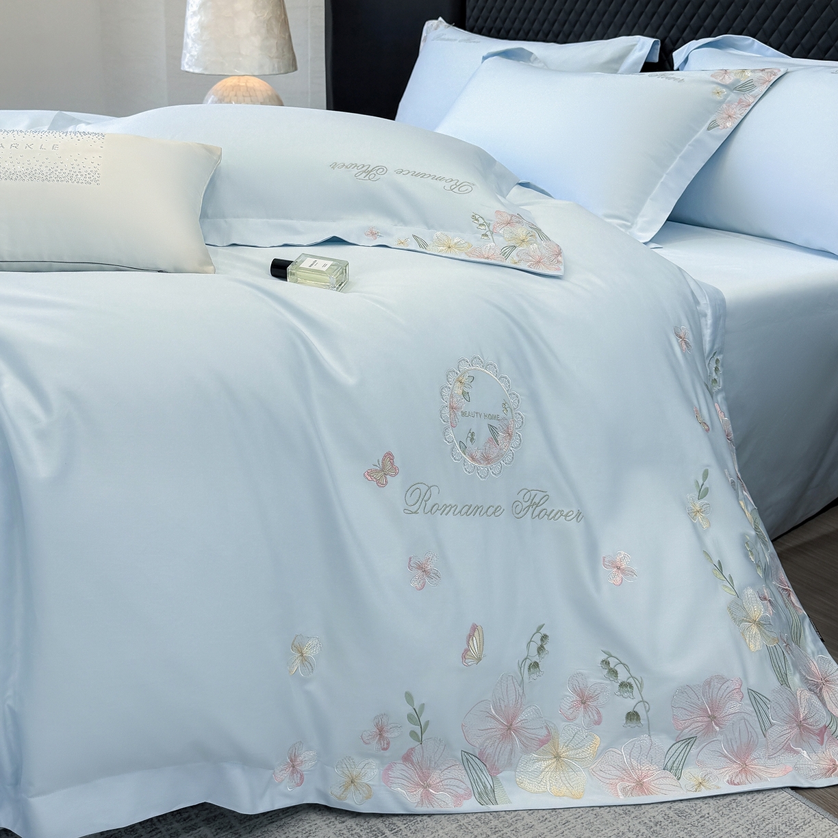 91家纺网 家纺一手货源 找家纺 家居1号家纺 2026新款长绒棉纯棉刺绣四件套-蝴蝶兰系列 蝴蝶兰-温馨蓝