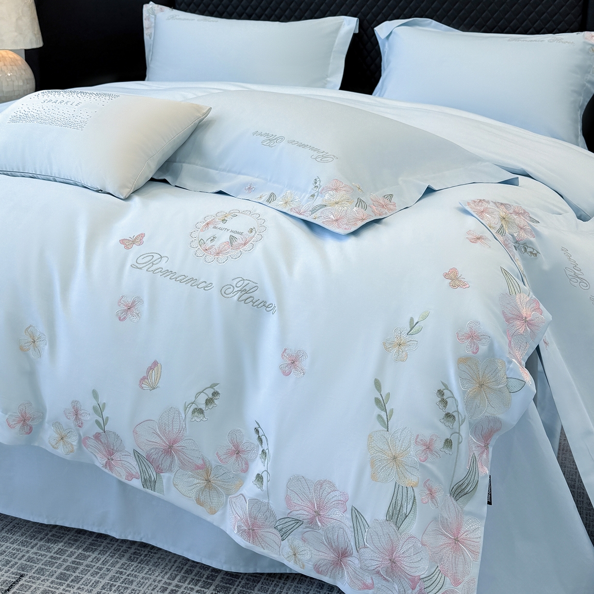 91家纺网 家纺一手货源 找家纺 家居1号家纺 2026新款长绒棉纯棉刺绣四件套-蝴蝶兰系列 蝴蝶兰-温馨蓝