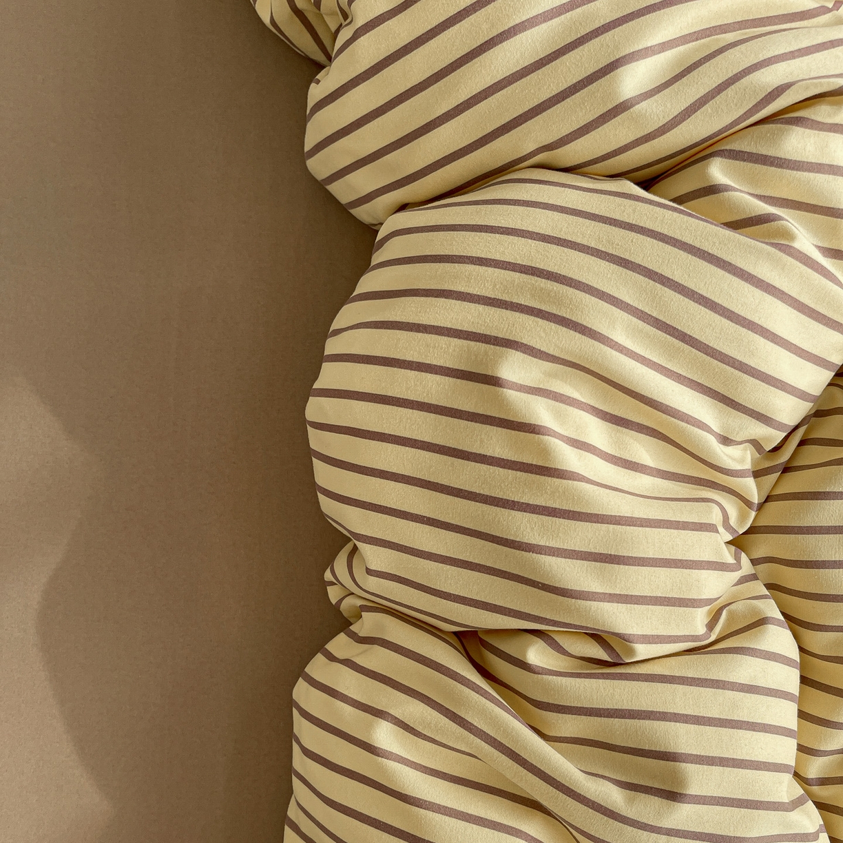 91家纺网 家纺一手货源 找家纺 赫然 2026新款A类针织水洗双层纱单枕套 柠檬咖条