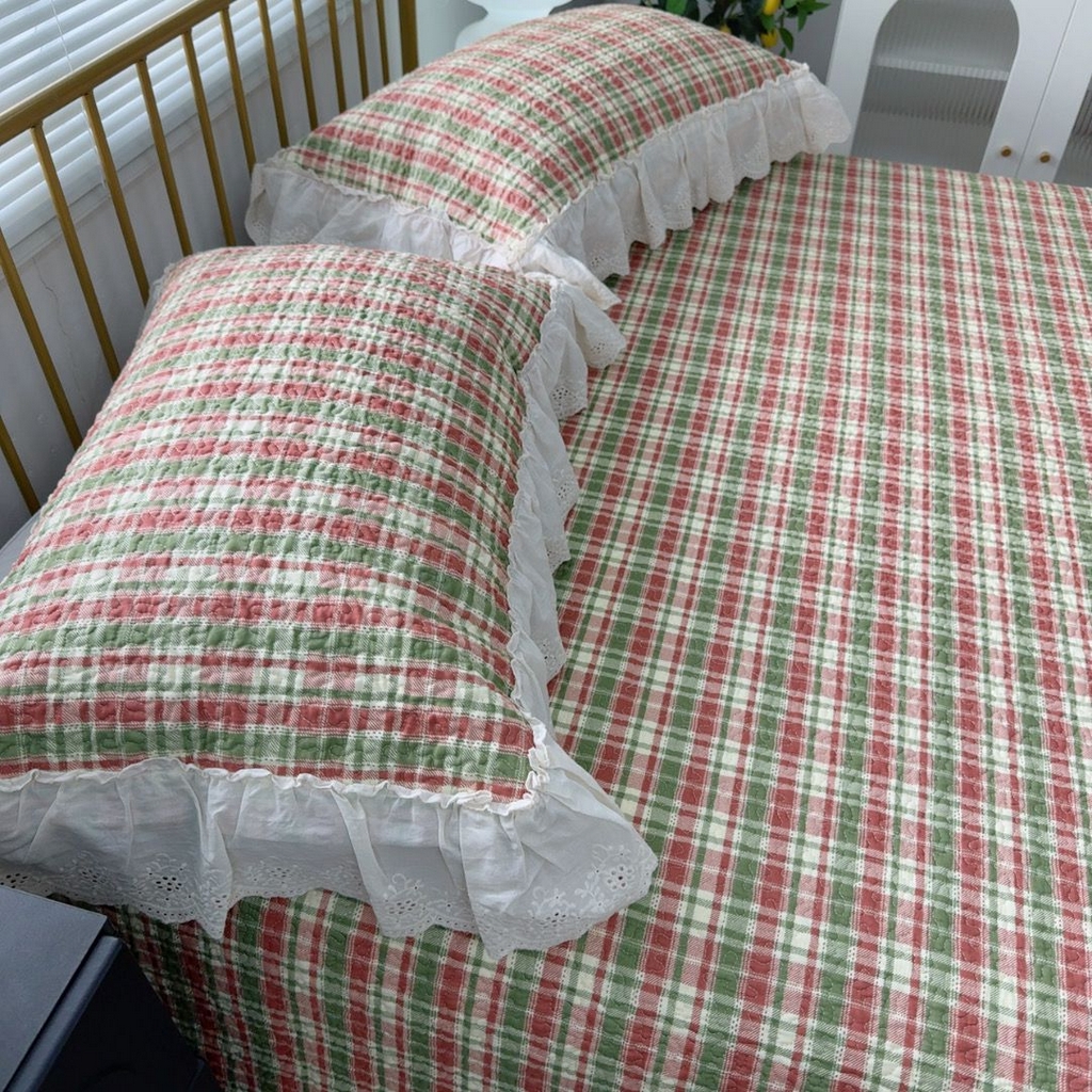 91家纺网 家纺一手货源 找家纺 暖居 2026新款大尺寸双层纱高温砂洗245X265床盖三件套 粉绿格