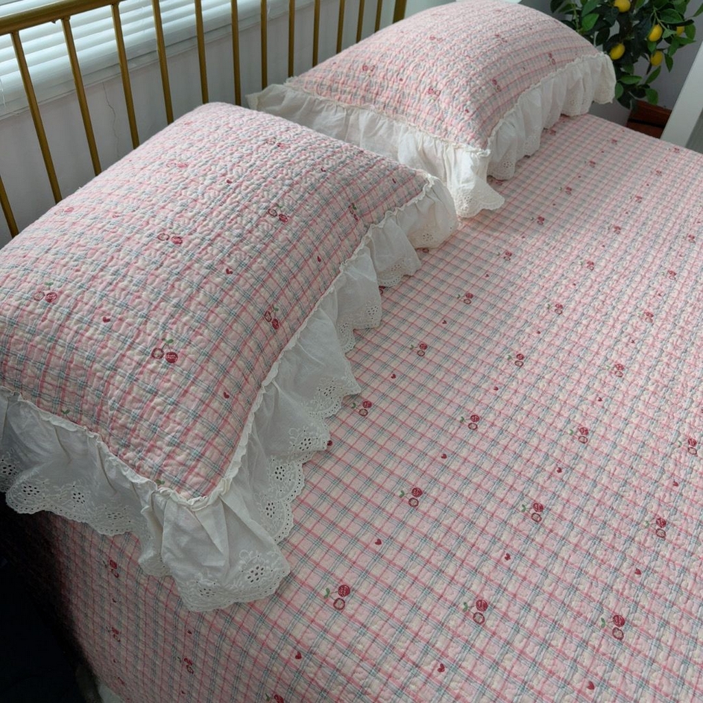 91家纺网 家纺一手货源 找家纺 暖居 2026新款大尺寸双层纱高温砂洗245X265床盖三件套 樱桃可可