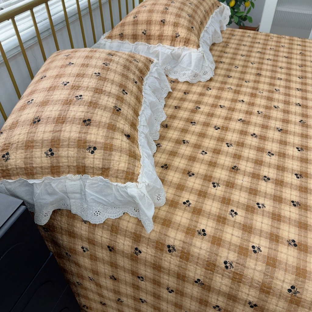 91家纺网 家纺一手货源 找家纺 暖居 2026新款大尺寸双层纱高温砂洗245X265床盖三件套 车厘子