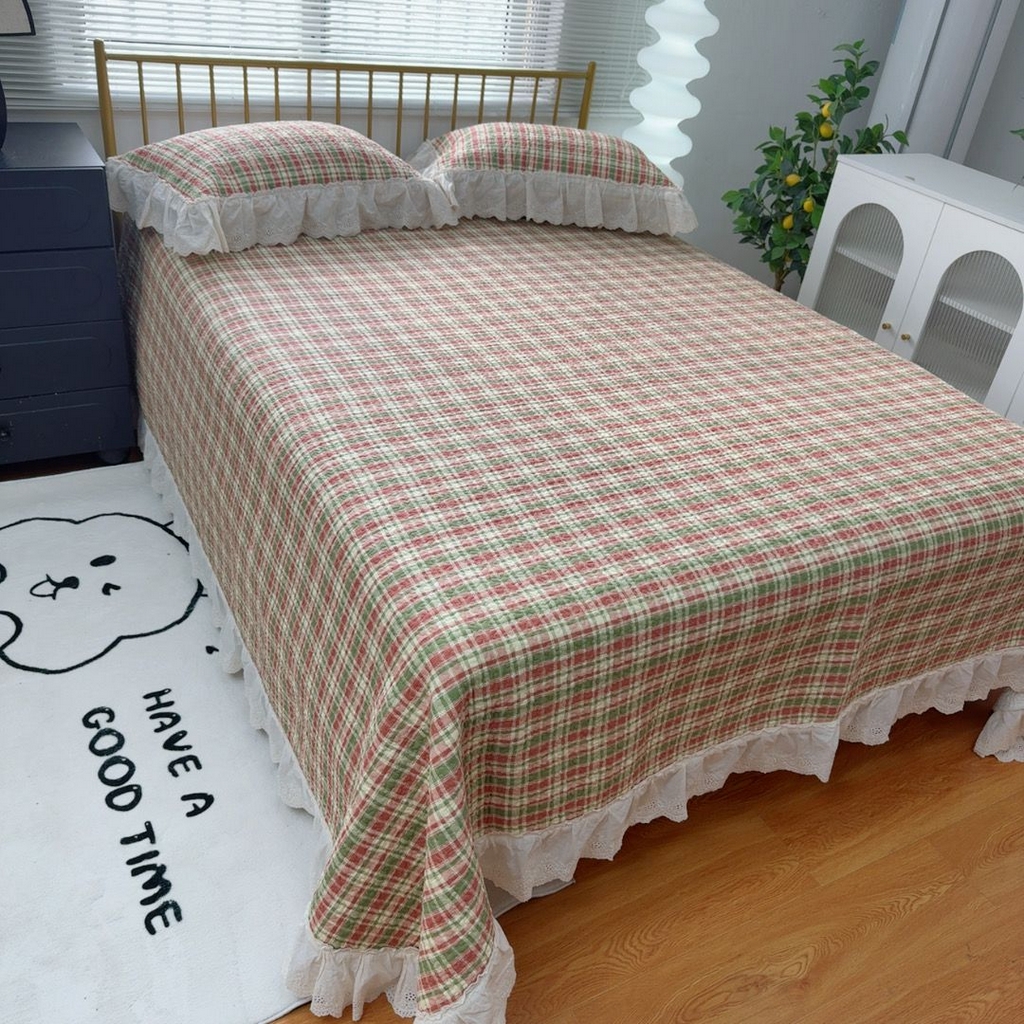 91家纺网 家纺一手货源 找家纺 暖居 2026新款大尺寸双层纱高温砂洗245X265床盖三件套 粉绿格