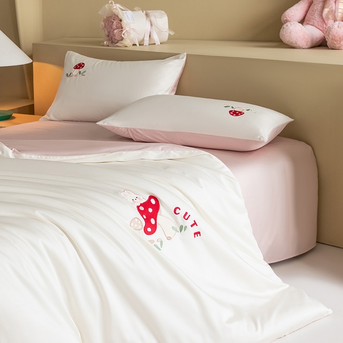 91家纺网 家纺一手货源 找家纺 （总）618家纺 2026新款A类100支全棉纯棉毛巾绣花四件套-腊肠狗系列