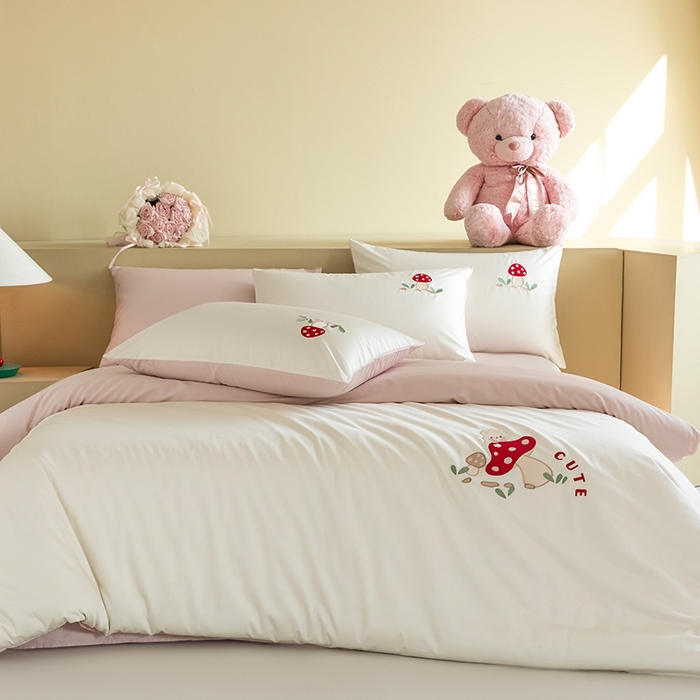 91家纺网 家纺一手货源 找家纺 618家纺 2026新款A类60支全棉纯棉绣花四件套-牛油果系列 蘑菇兔米粉