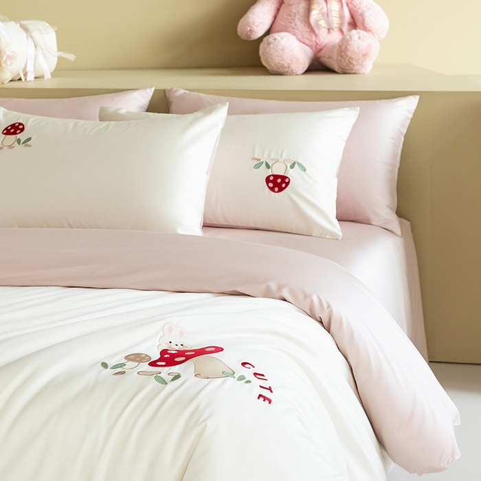 91家纺网 家纺一手货源 找家纺 618家纺 2026新款A类60支全棉纯棉绣花四件套-牛油果系列 蘑菇兔米粉