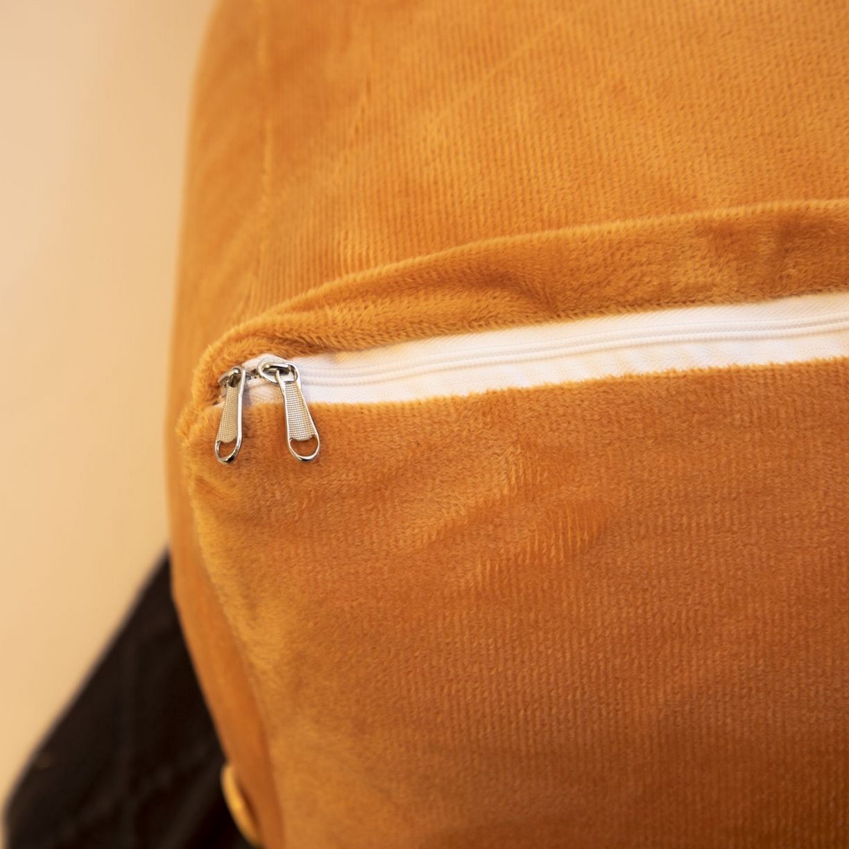 91家纺网 家纺一手货源 找家纺 （总）沐沐家纺 2026新款卡通表情包三角小靠背