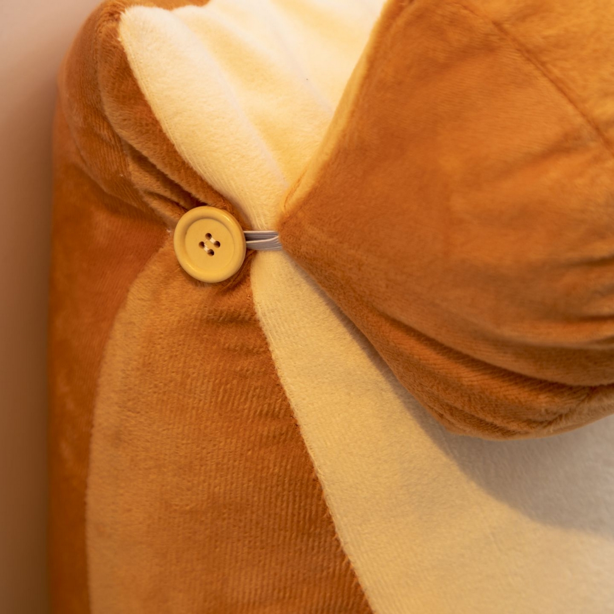 91家纺网 家纺一手货源 找家纺 沐沐家纺 2026新款卡通表情包三角小靠背 喜欢你