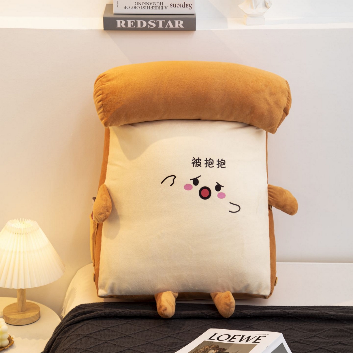 91家纺网 家纺一手货源 找家纺 沐沐家纺 2026新款卡通表情包三角小靠背 被抱抱