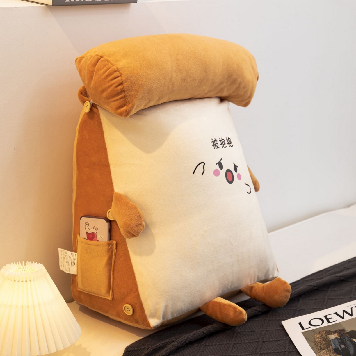 91家纺网 家纺一手货源 找家纺 沐沐家纺 2026新款卡通表情包三角小靠背 被抱抱