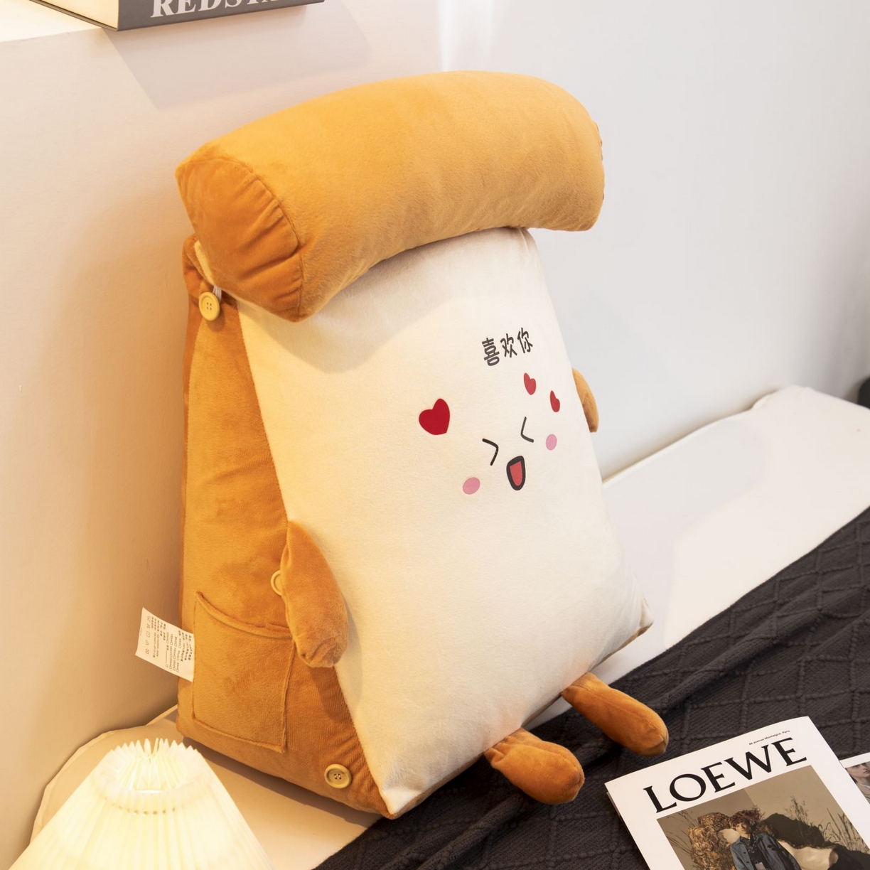 91家纺网 家纺一手货源 找家纺 沐沐家纺 2026新款卡通表情包三角小靠背 喜欢你
