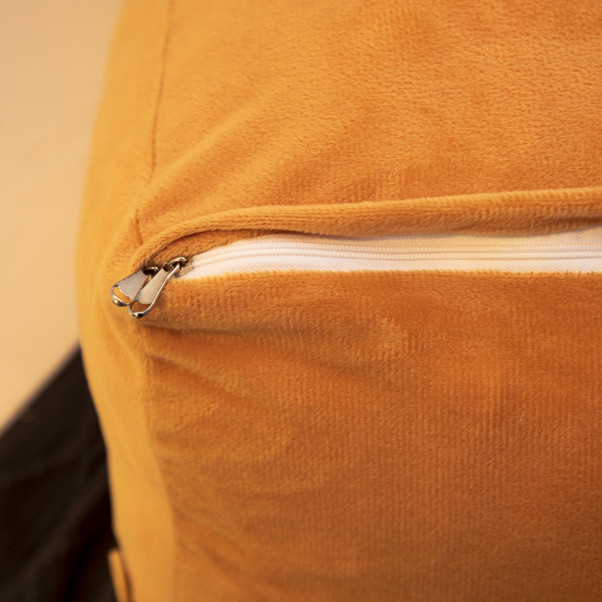 91家纺网 家纺一手货源 找家纺 沐沐家纺 2026新款卡通表情包三角小靠背 被抱抱