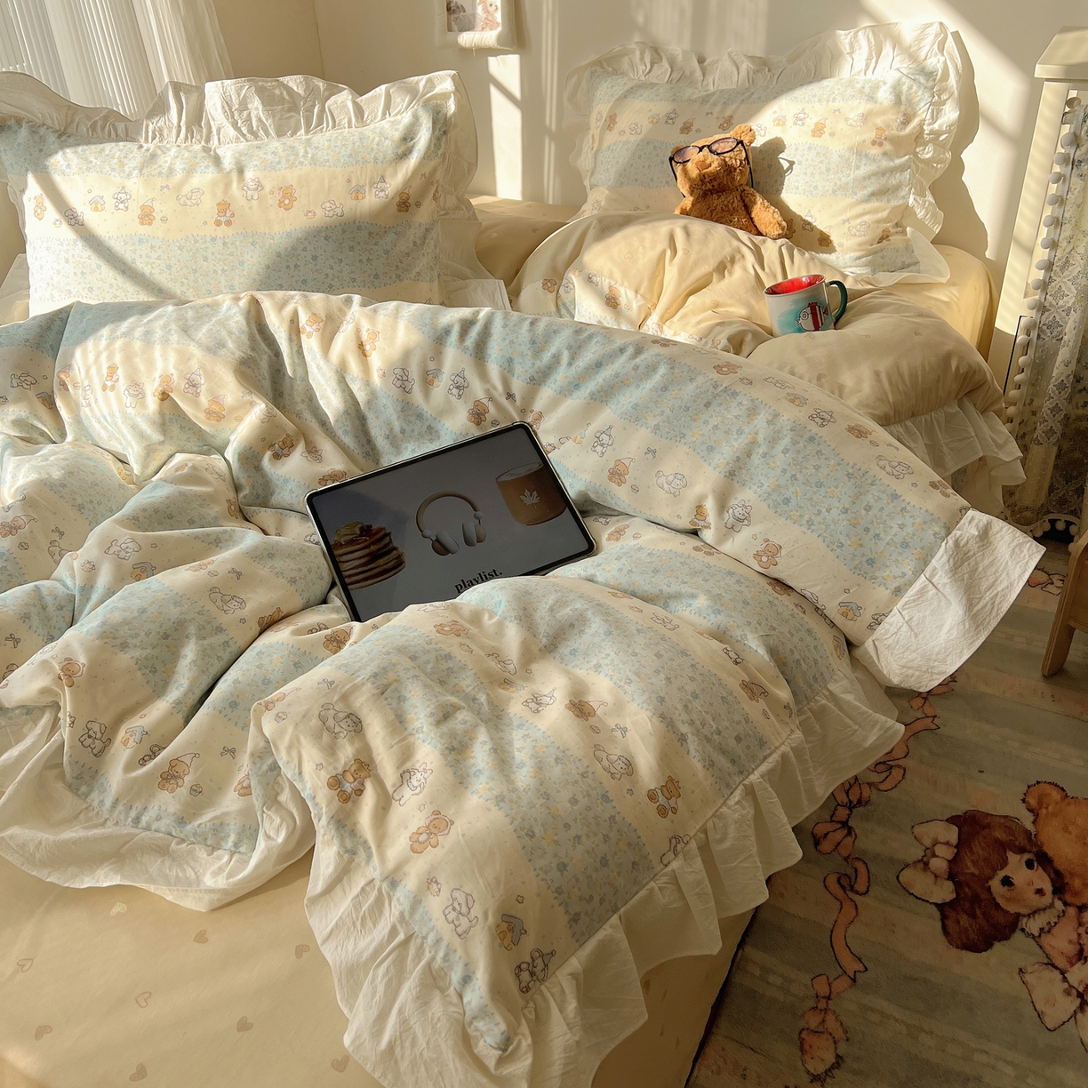 91家纺网 家纺一手货源 找家纺 六巷胡同 2026春夏新款韩系花边款卡通40支13070全棉四件套（第二系列）-风格二 花边熊友赏花集