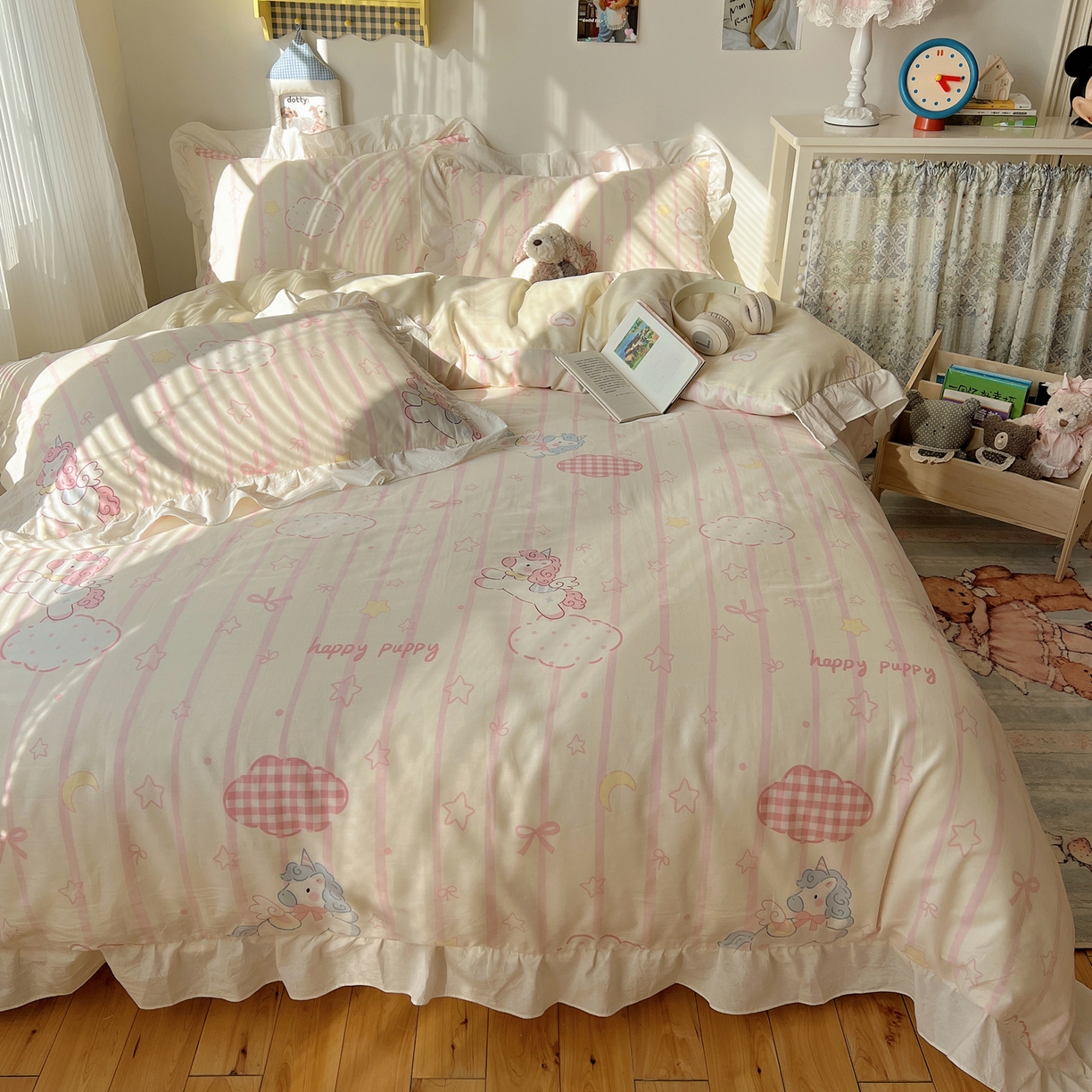 91家纺网 家纺一手货源 找家纺 六巷胡同 2026春夏新款韩系花边款卡通40支13070全棉四件套（第二系列）-风格二 花边梦幻星河马