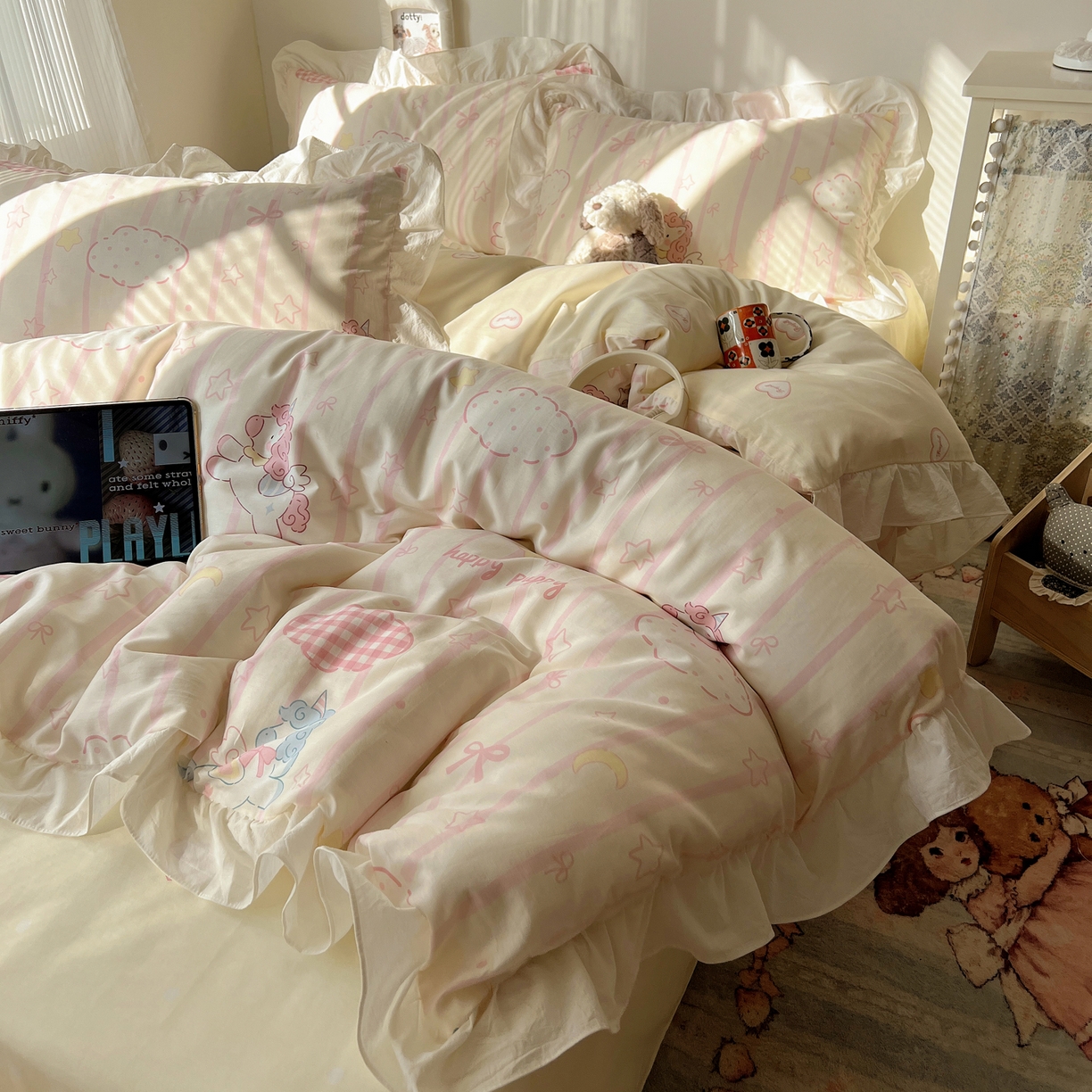 91家纺网 家纺一手货源 找家纺 六巷胡同 2026春夏新款韩系花边款卡通40支13070全棉四件套（第二系列）-风格二 花边梦幻星河马