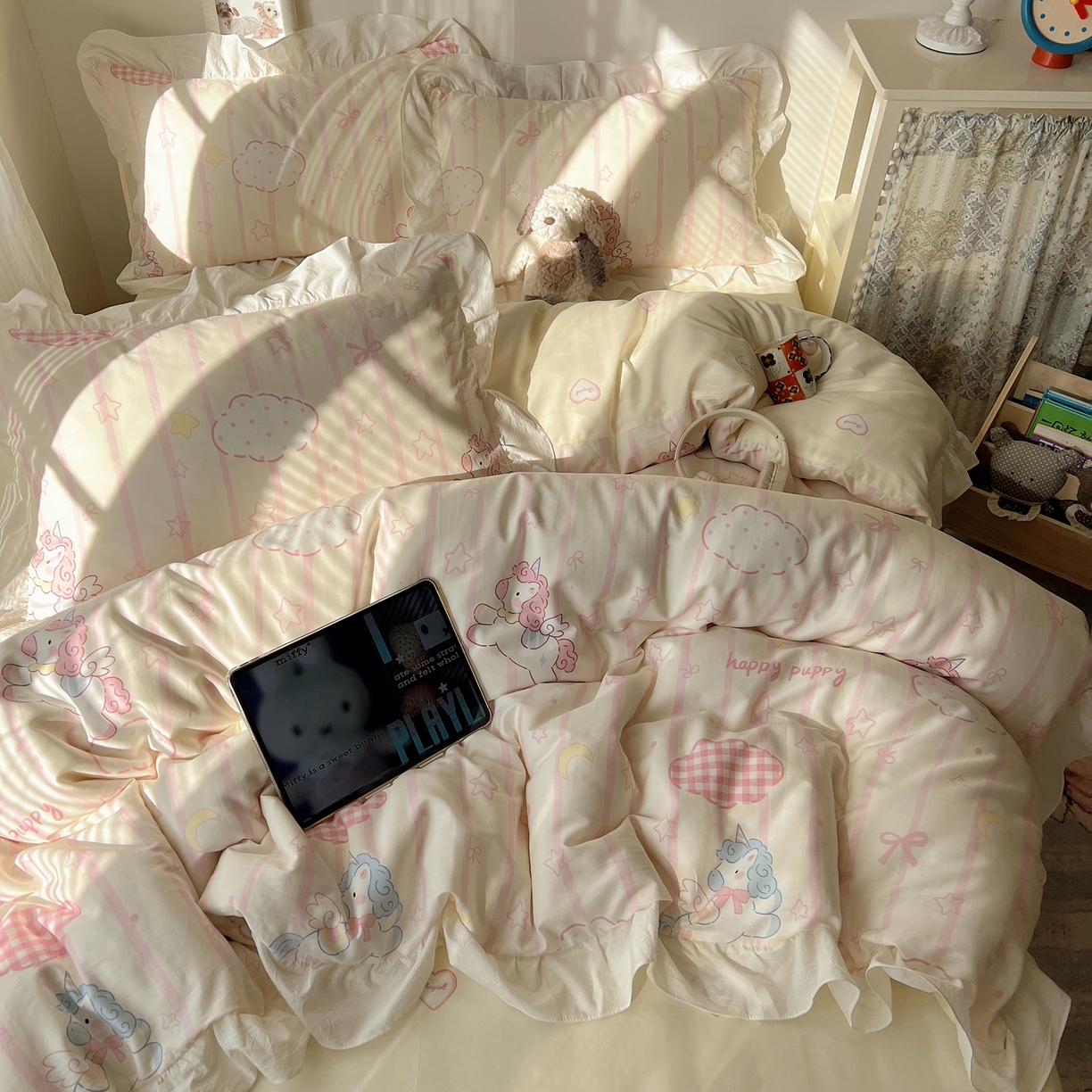 91家纺网 家纺一手货源 找家纺 六巷胡同 2026春夏新款韩系花边款卡通40支13070全棉四件套（第二系列）-风格二 花边梦幻星河马