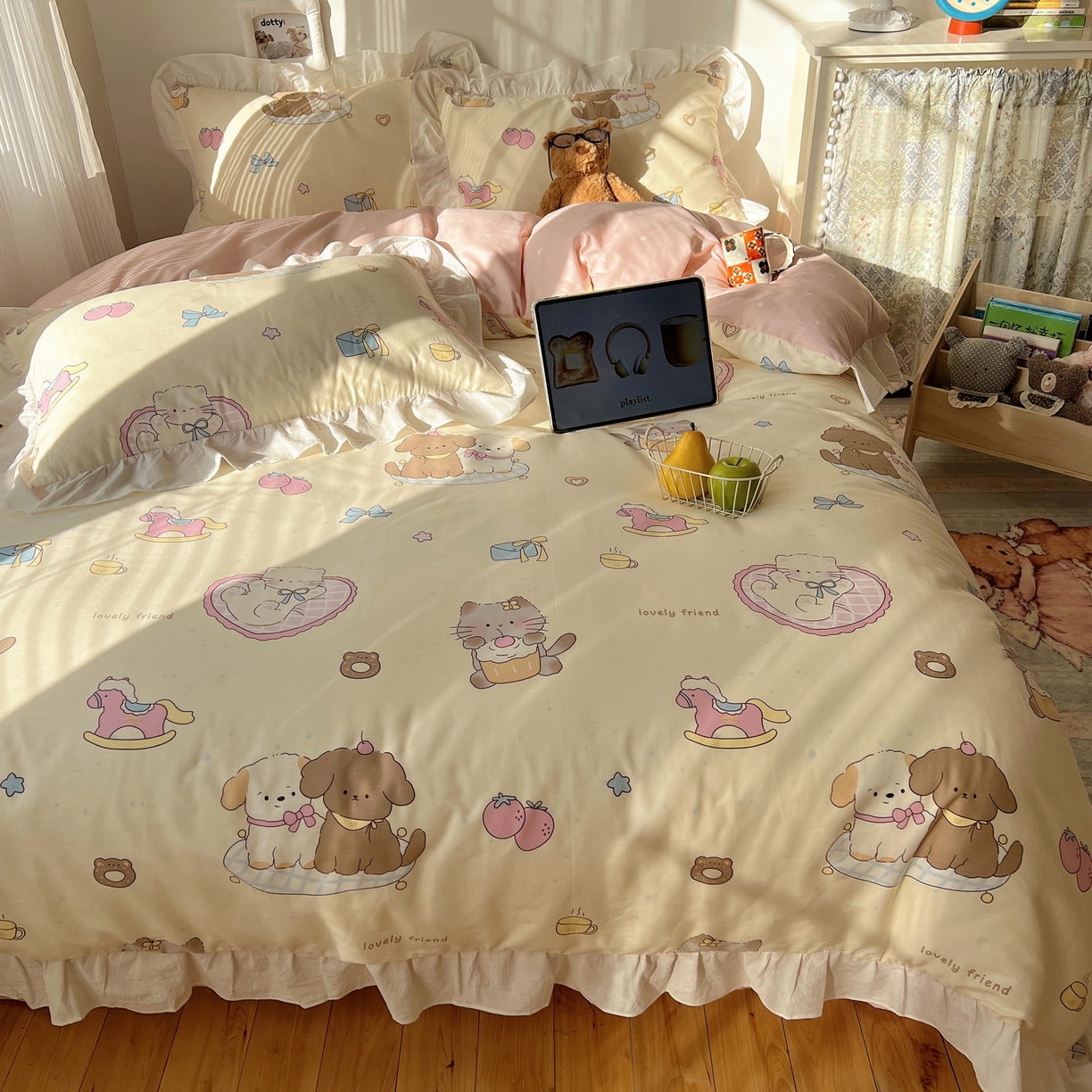 91家纺网 家纺一手货源 找家纺 六巷胡同 2026春夏新款韩系花边款卡通40支13070全棉四件套（第二系列）-风格二 花边狗狗轰趴记