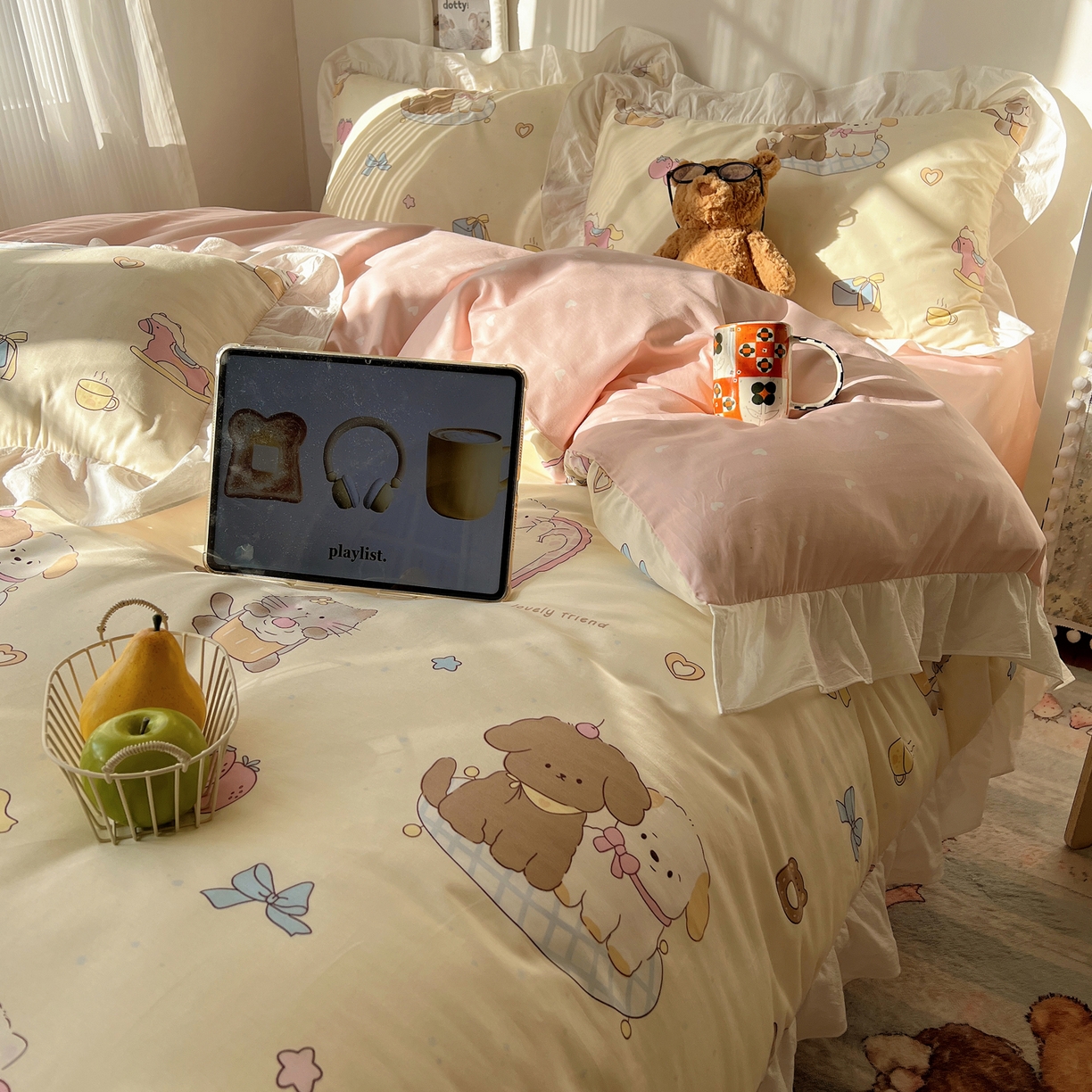 91家纺网 家纺一手货源 找家纺 六巷胡同 2026春夏新款韩系花边款卡通40支13070全棉四件套（第二系列）-风格二 花边狗狗轰趴记