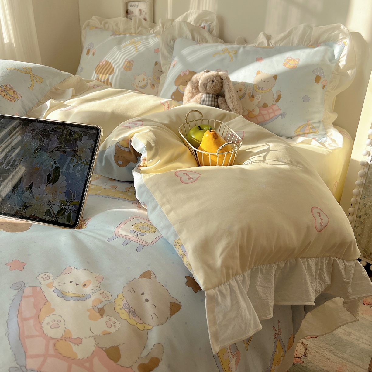 91家纺网 家纺一手货源 找家纺 六巷胡同 2026春夏新款韩系花边款卡通40支13070全棉四件套（第二系列）-风格二 花边猫狗游园会