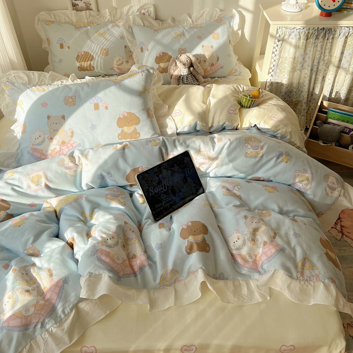 91家纺网 家纺一手货源 找家纺 六巷胡同 2026春夏新款韩系花边款卡通40支13070全棉四件套（第二系列）-风格二 花边猫狗游园会