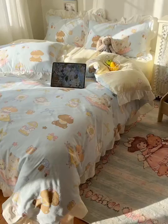 91家纺网 家纺一手货源 找家纺 六巷胡同 2026春夏新款韩系花边款卡通40支13070全棉四件套（第二系列）-风格二 花边猫狗游园会