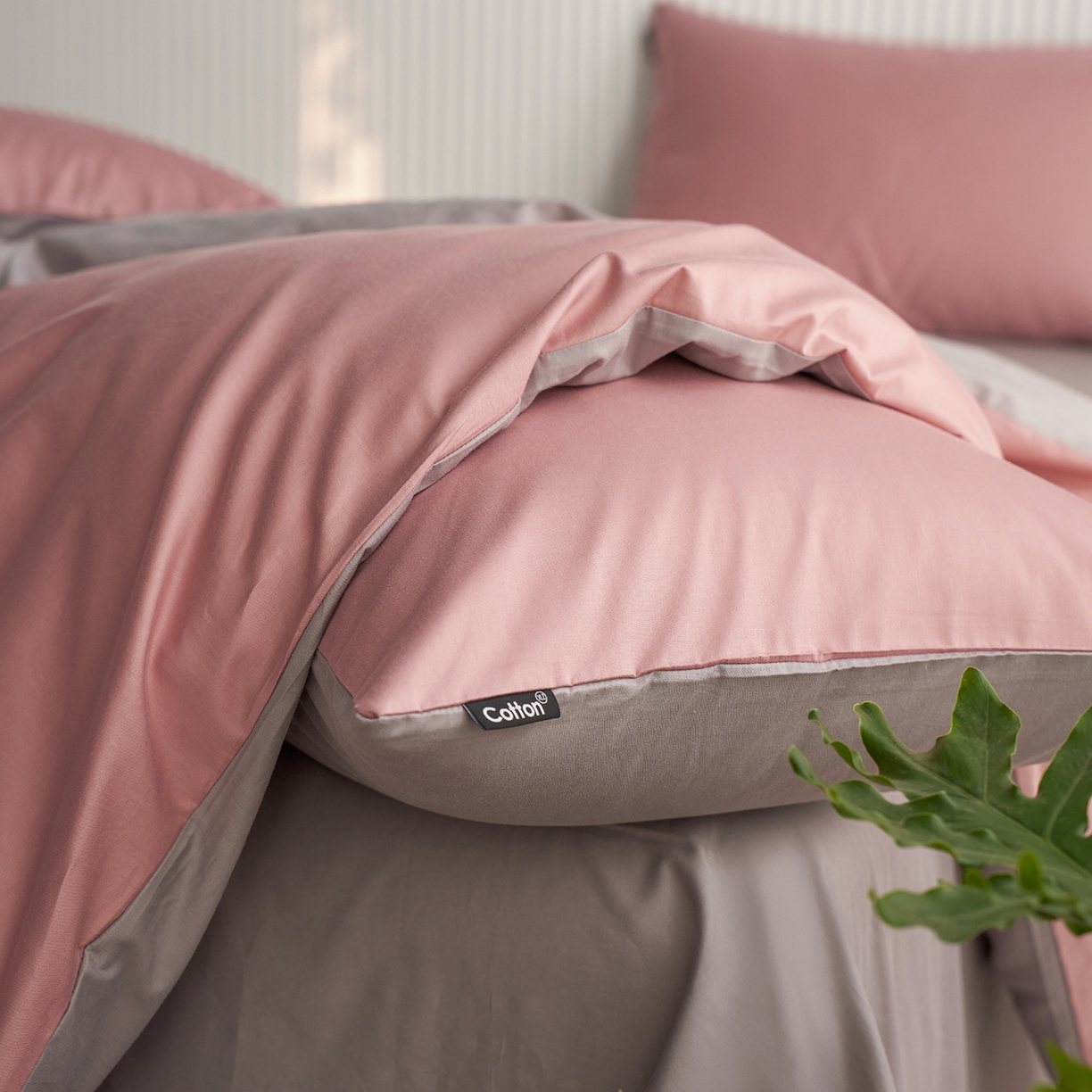 91家纺网 家纺一手货源 找家纺 小懒猪 2026新款13372A类双拼纯色全棉纯棉四件套 （提供买家秀） 豆沙-银灰