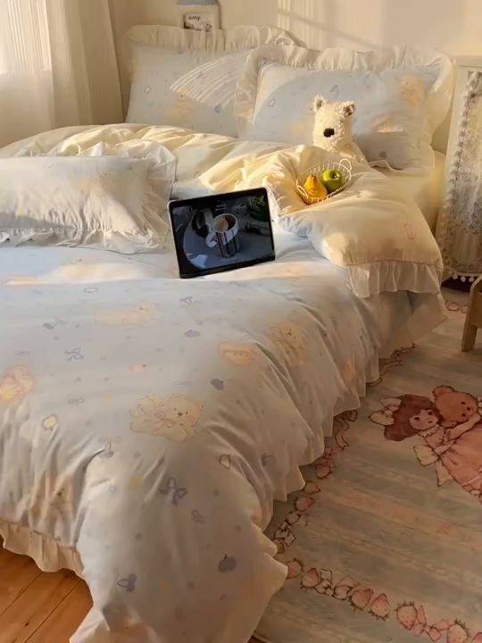 91家纺网 家纺一手货源 找家纺 六巷胡同 2026春夏新款韩系花边款卡通40支13070全棉四件套（第二系列）-风格二 花边萌趣小飞犬