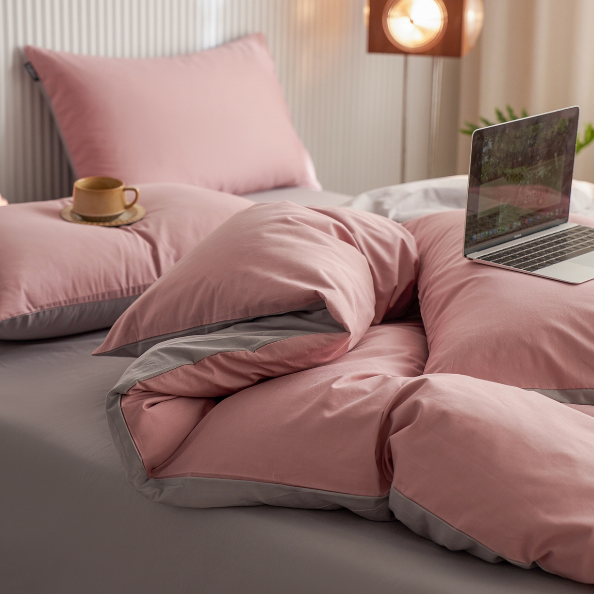 91家纺网 家纺一手货源 找家纺 小懒猪 2026新款13372A类双拼纯色全棉纯棉四件套 （提供买家秀） 豆沙-银灰