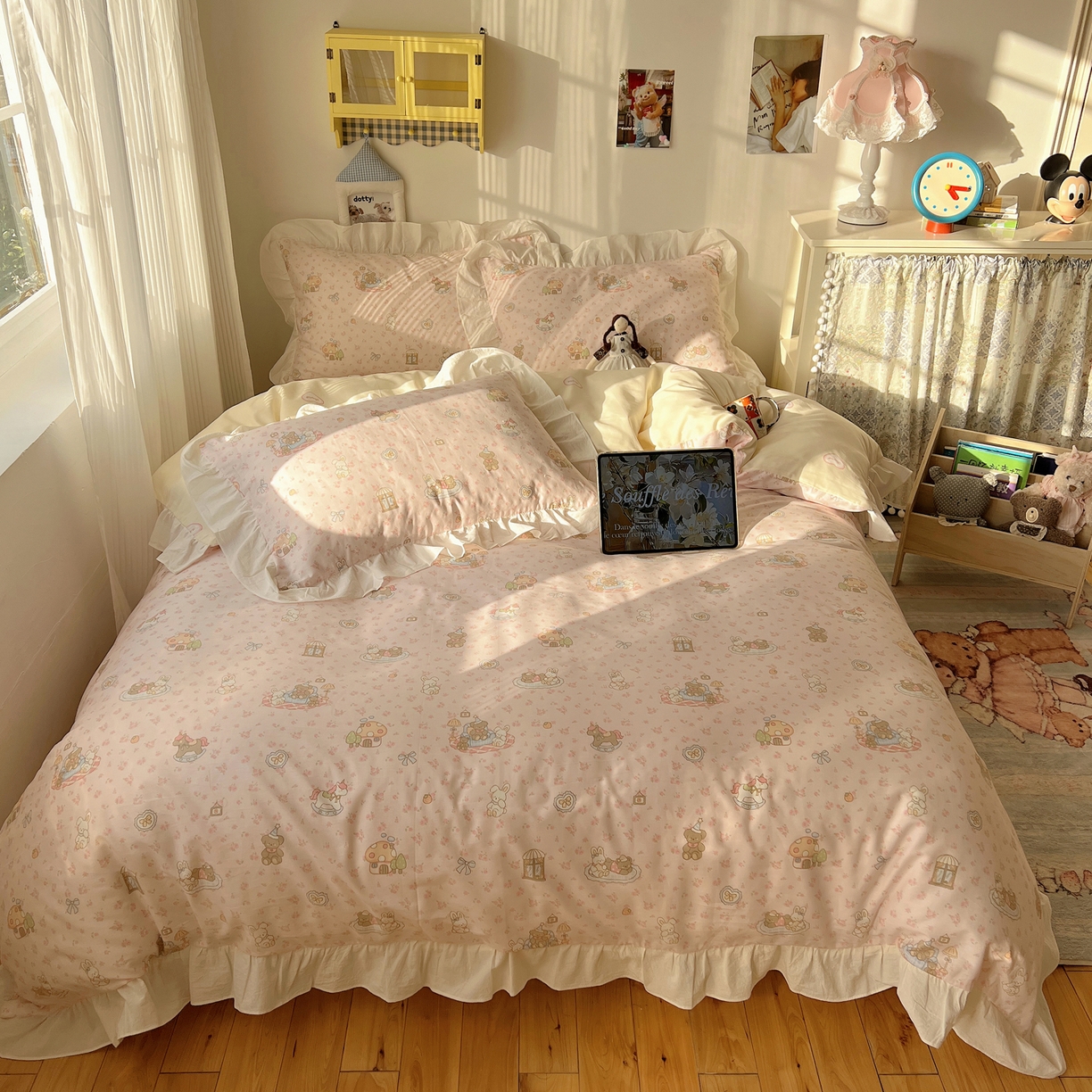 91家纺网 家纺一手货源 找家纺 六巷胡同 2026春夏新款韩系花边款卡通40支13070全棉四件套（第二系列）-风格二 花边秘境木马记